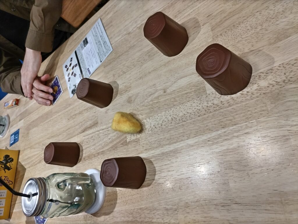 チーズは誰が食べた？：場の中央にチーズトークンが置かれたところ